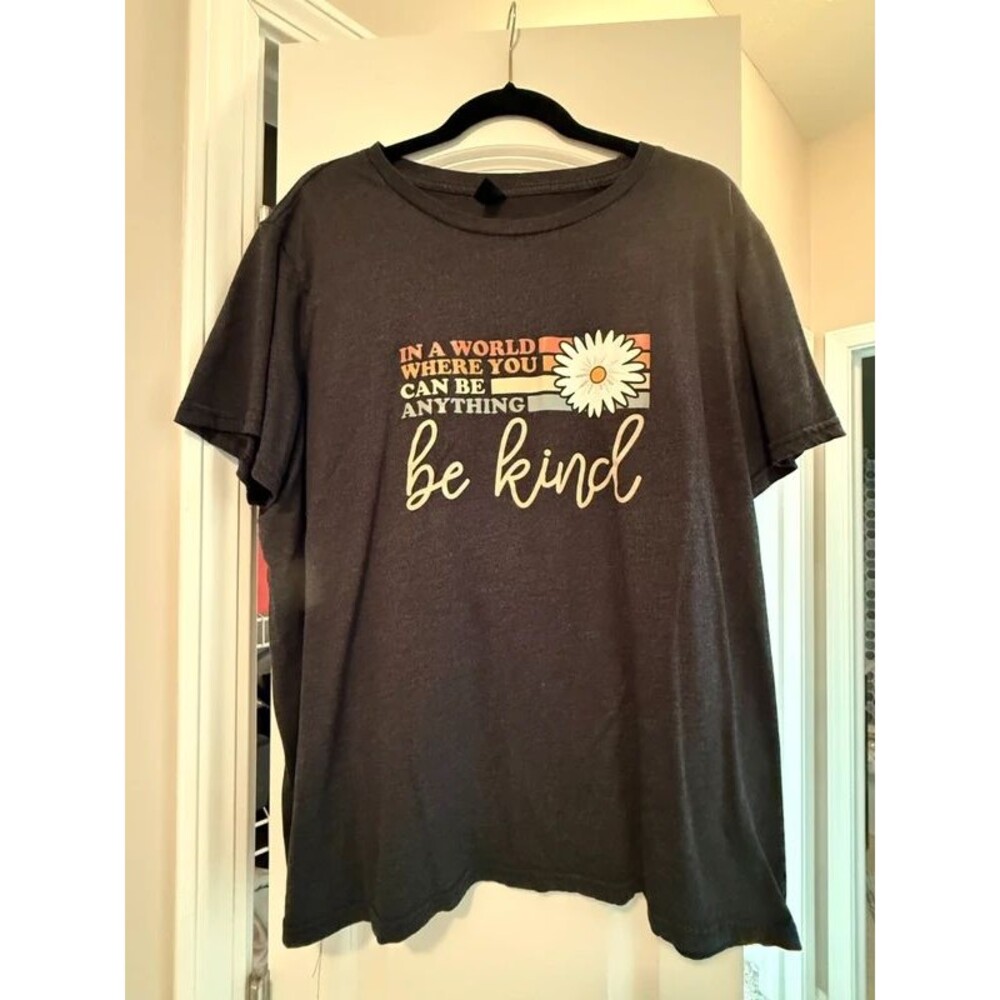 SHEIN Curve Womens 3XL Be Kind Graphic T Shirt Daisy Flower Charcoal Gray Tee